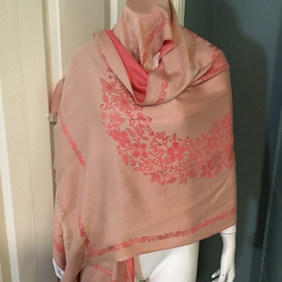 Pink pashmina wrap. Reversible. - Picture 2 of 5